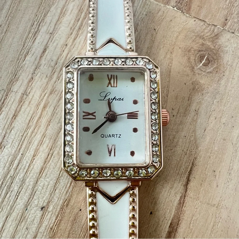 Ladies rose gold tone white enamel bracelet fashion watch NEW BATTERY